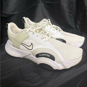 Gently used Nike Men’s SuperRep White Black Athletic Shoes